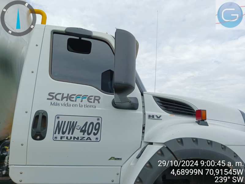 Instalación de sistema de radio móvil en carrotanque de Scheffer Colombia